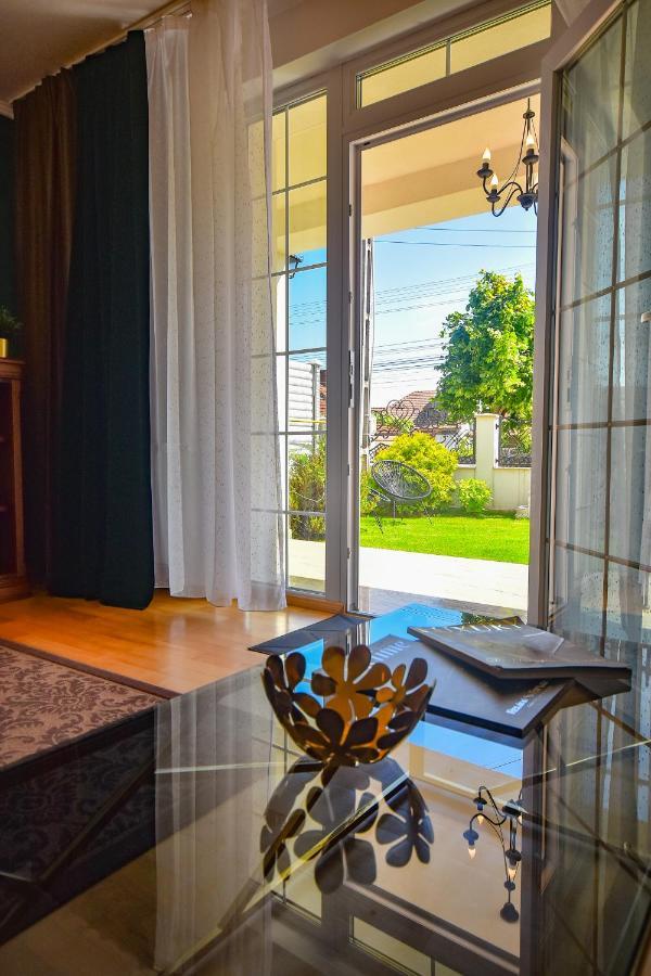 Sarada Boutique Luxury Apartment Deva Exterior photo